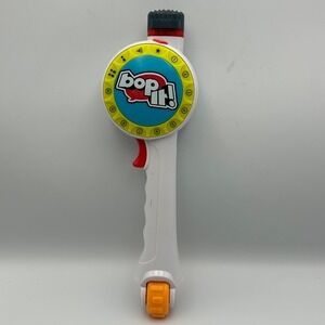 2017 Bop It Challenge Game Maker Hasbro Electronic Handheld White Skill -Tested